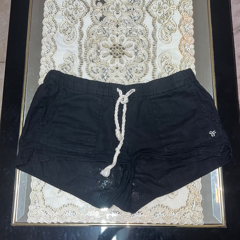 Aritzia TNA black linen shorts